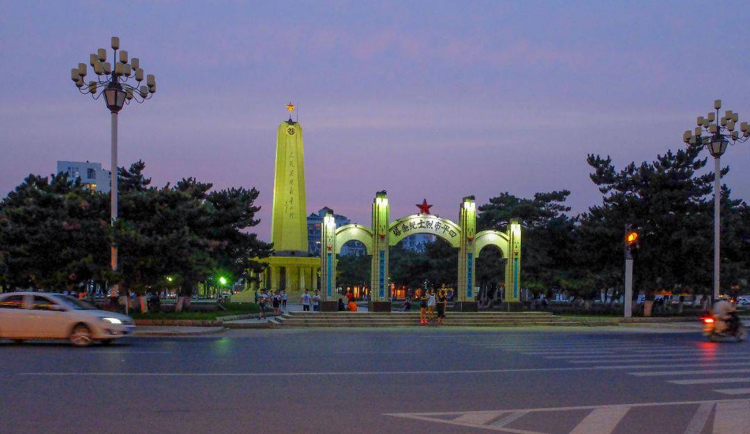 探寻四平巷弄深处的美食秘境，一家隐藏的小店之旅